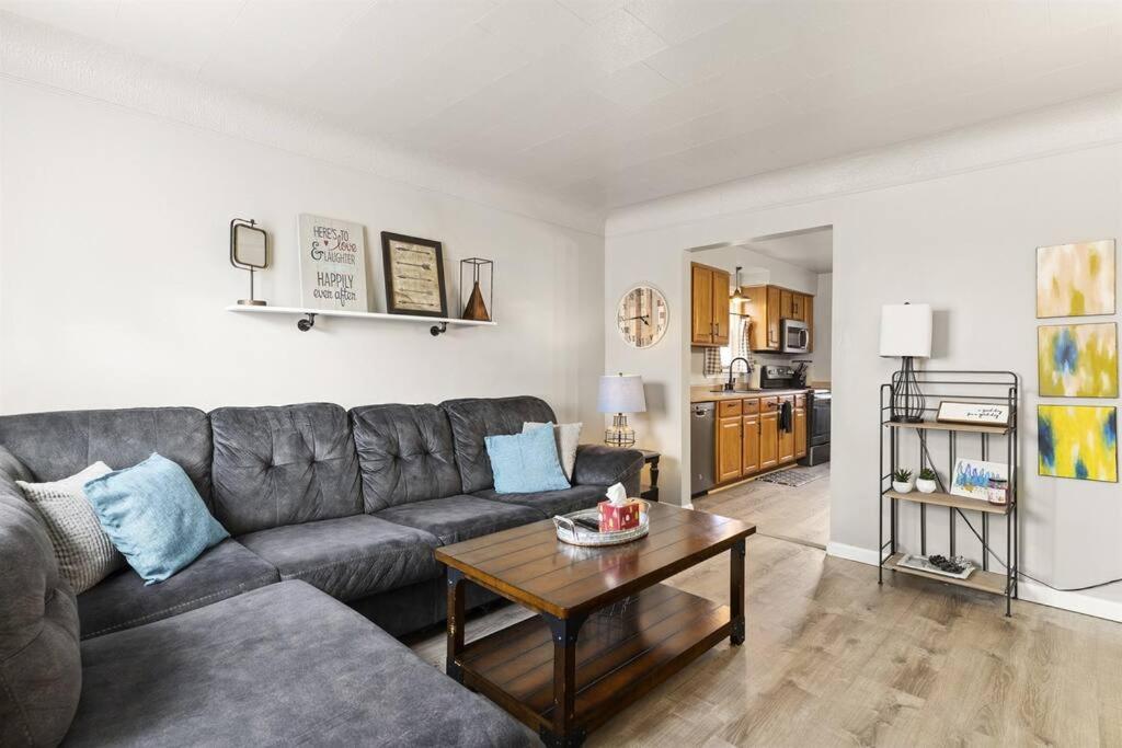 Great Location! Cozy Home With Huge Backyard Уорън Екстериор снимка