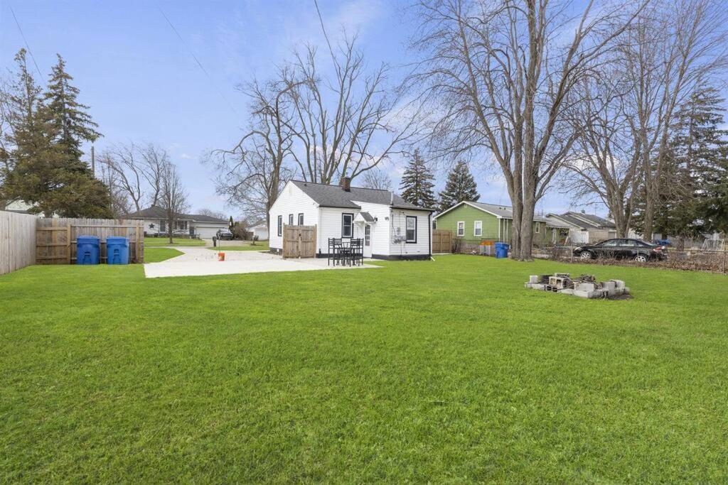 Great Location! Cozy Home With Huge Backyard Уорън Екстериор снимка
